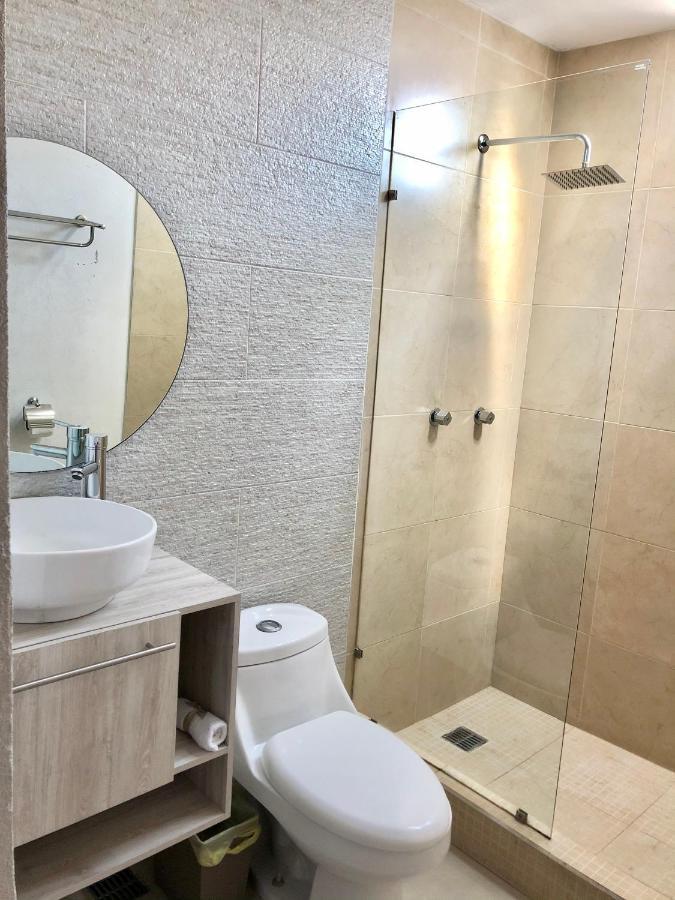 Jr Suite en zona residencial LINDA VISTA - MAGNIFICA UBICACIÓN y tranquilidad. Monterrey Exterior foto